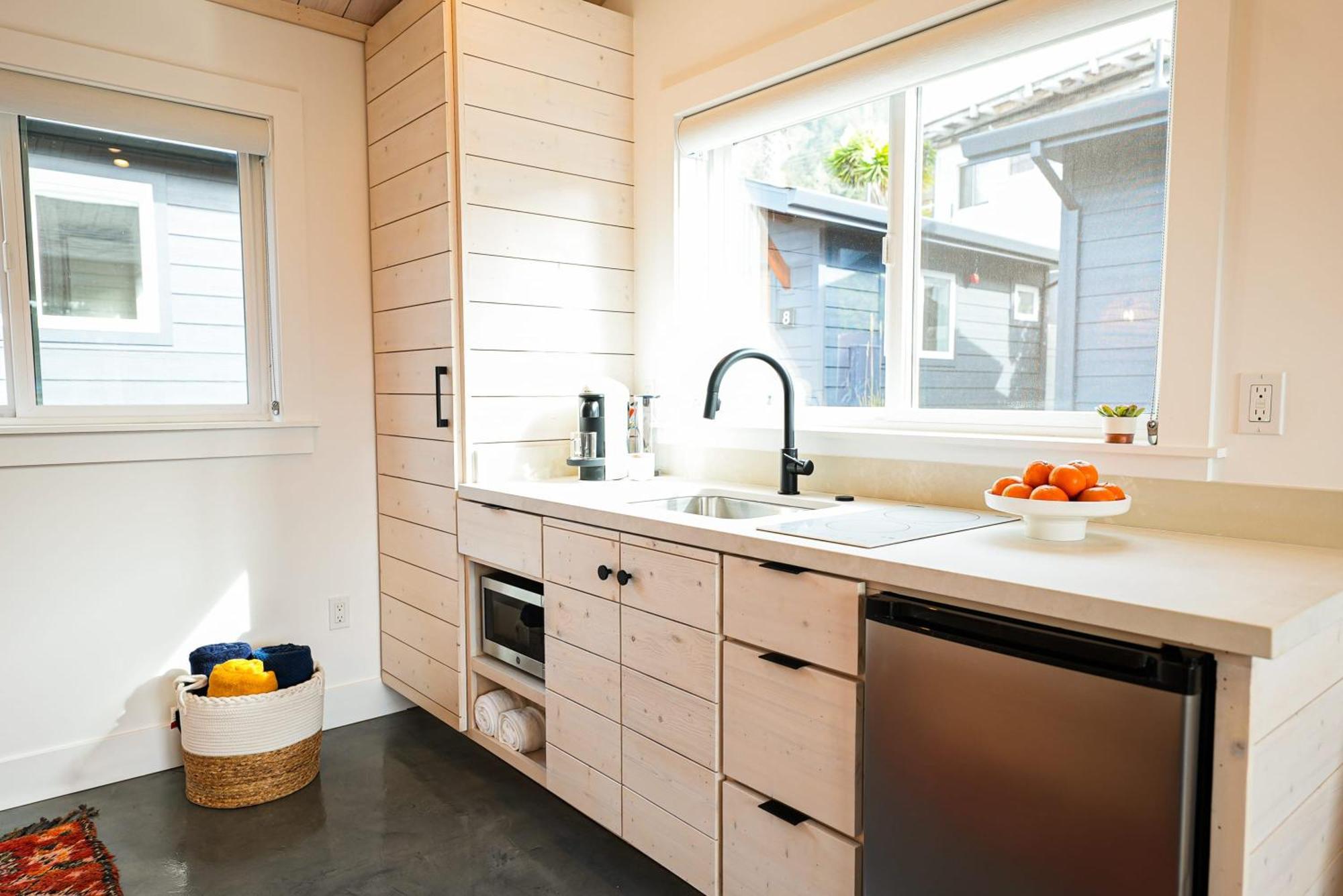 Fish Board Studio Includes King Bed With Kitchenette And Futon Stinson Beach Esterno foto